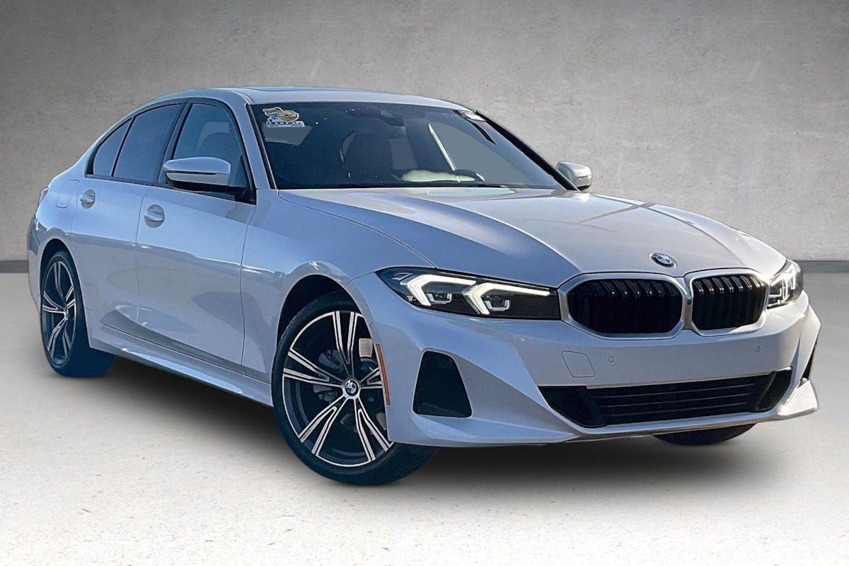 Used 2023 BMW 330i Sedan w/ Parking Assistance Package RWD image 2