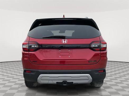 Certified 2025 Honda Pilot TrailSport image 4