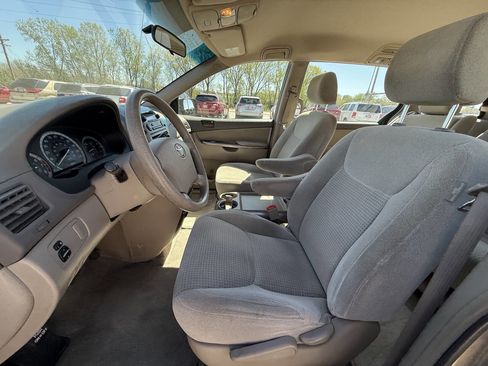 Used 2007 Toyota Sienna CE FWD image 9