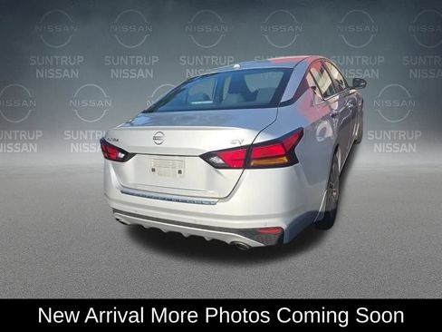 Used 2023 Nissan Altima 2.5 SV w/ SV Premium Package FWD image 3
