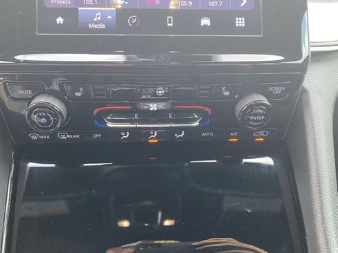 Used 2021 Jeep Grand Cherokee L Laredo image 20