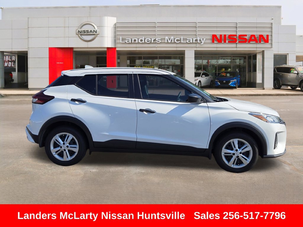 Used 2025 Nissan Kicks Play S FWD image 2