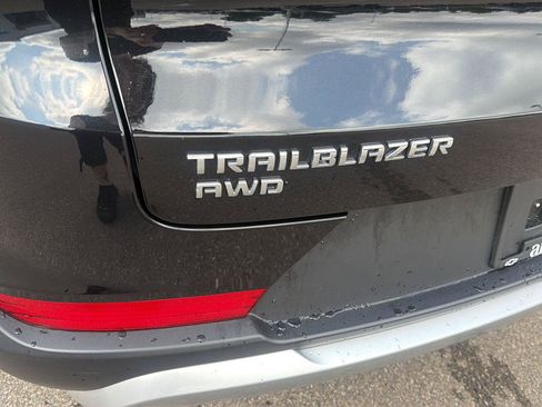 Used 2023 Chevrolet TrailBlazer LT w/ Convenience Package AWD/4WD image 5