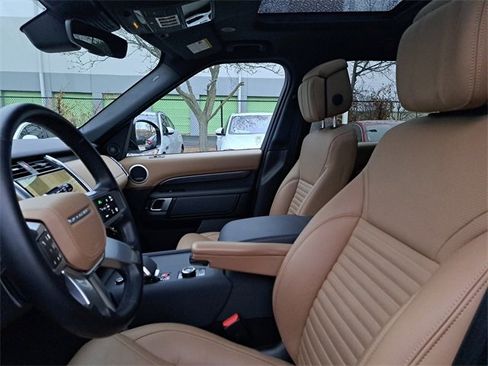 Used 2024 Land Rover Discovery Metropolitan Edition image 20