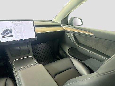 Used 2023 Tesla Model Y Long Range image 19