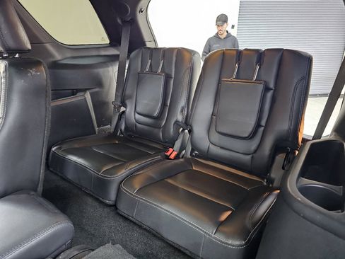 Used 2017 Ford Explorer Limited image 29
