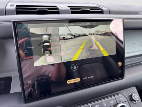 Certified 2022 Land Rover Defender 110 XS Edition image 17