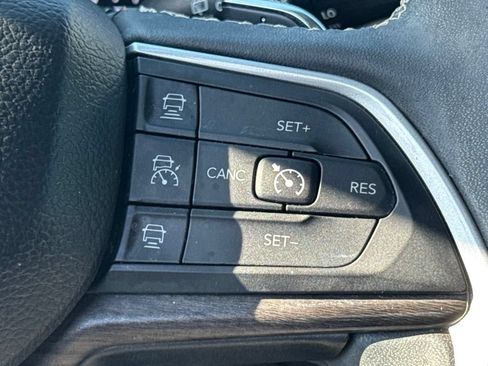 Used 2023 Jeep Grand Cherokee L Limited w/ Trailer Tow Group (B) AWD/4WD image 28