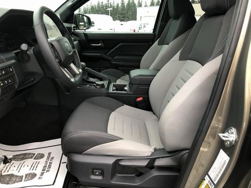 Used 2025 Toyota Tacoma TRD Sport image 17