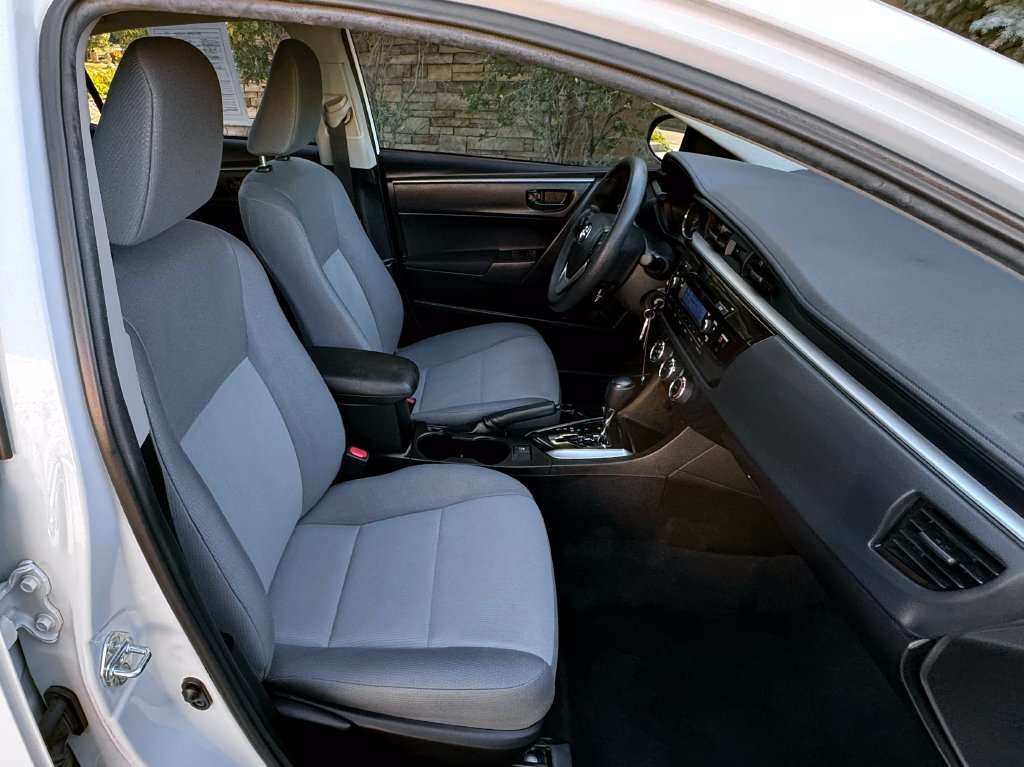 Used 2015 Toyota Corolla L FWD image 33