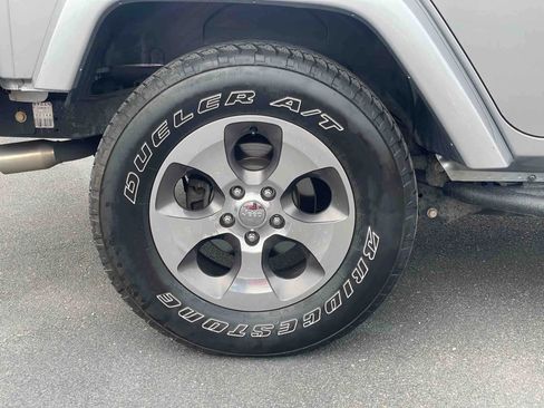 Used 2018 Jeep Wrangler Unlimited Sahara image 35