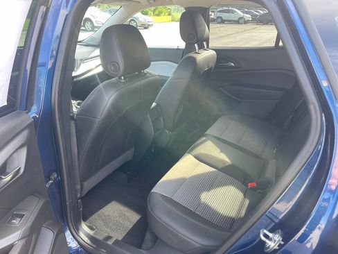 Used 2024 Chevrolet Trax LT w/ Sunroof Package FWD image 15