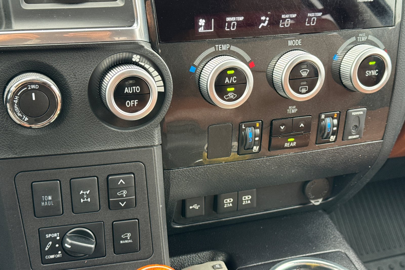 Used 2022 Toyota Sequoia Platinum AWD/4WD image 27