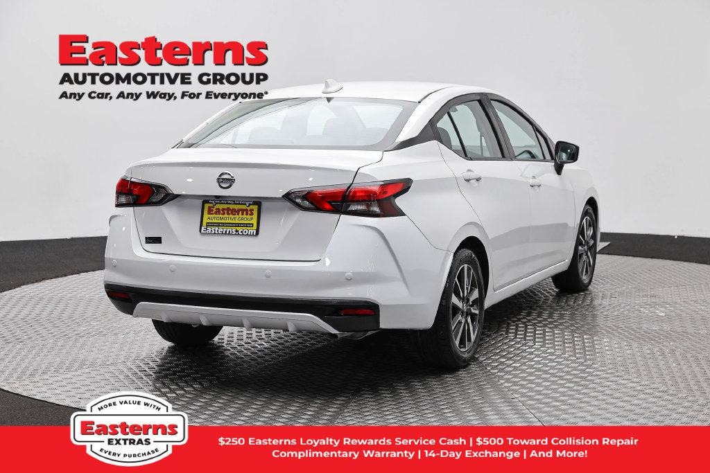 Used 2022 Nissan Versa SV FWD image 6