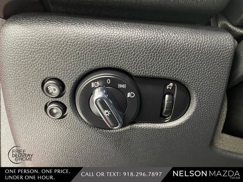 Used 2022 MINI Cooper 4-Door Hardtop image 25