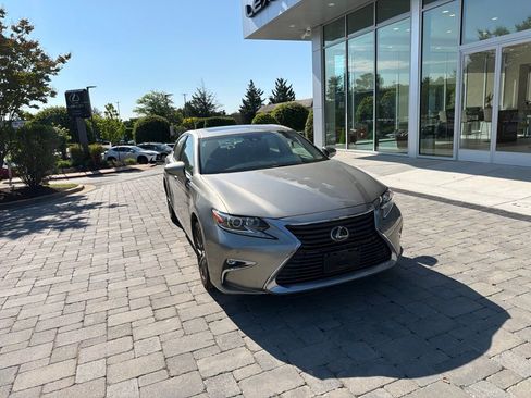Used 2018 Lexus ES 350 w/ Navigation System Package FWD image 2