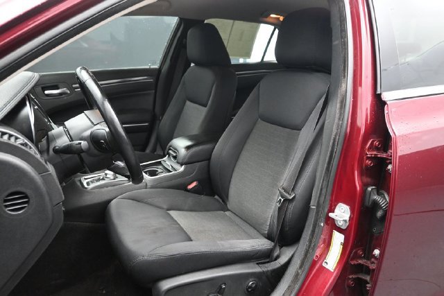 Used 2019 Chrysler 300 Touring w/ Chrome Appearance Package RWD image 5