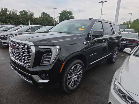 Used 2026 GMC Yukon Denali w/ Denali Reserve Package AWD/4WD image 9
