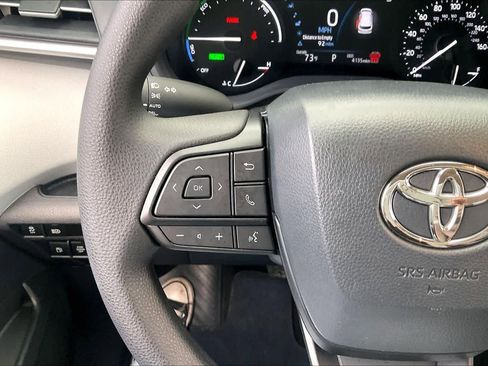 Used 2025 Toyota Sienna LE w/ LE Plus Package image 23