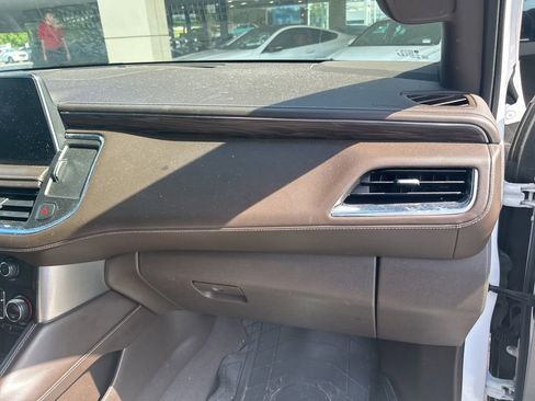 Used 2022 Chevrolet Suburban LT RWD image 4