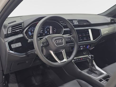 Used 2025 Audi Q3 2.0T Premium w/ Convenience Package image 16