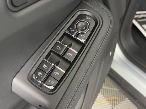 New 2026 Porsche Macan image 26