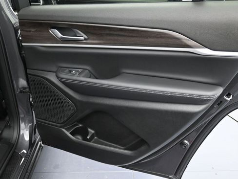 New 2025 Jeep Grand Cherokee L Limited image 35