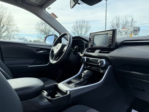 Used 2020 Toyota RAV4 XLE image 37