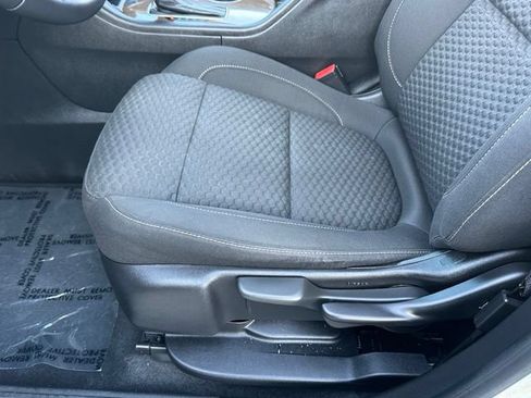 Used 2018 GMC Acadia SLE FWD image 19