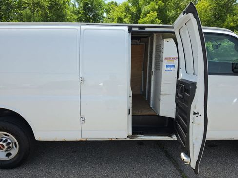 Used 2017 GMC Savana 3500 Extended RWD image 26