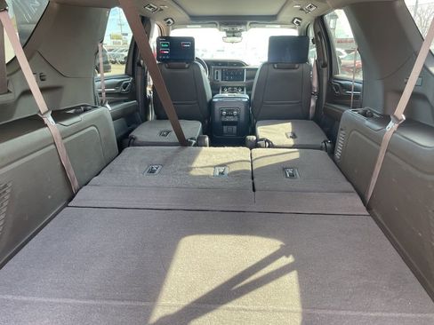 Used 2024 GMC Yukon XL Denali w/ Advanced Technology Package image 42