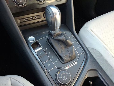 Used 2018 Volkswagen Tiguan SEL image 15