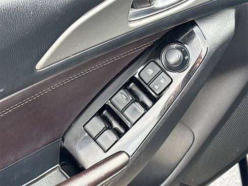 Used 2018 MAZDA MAZDA3 Touring image 18