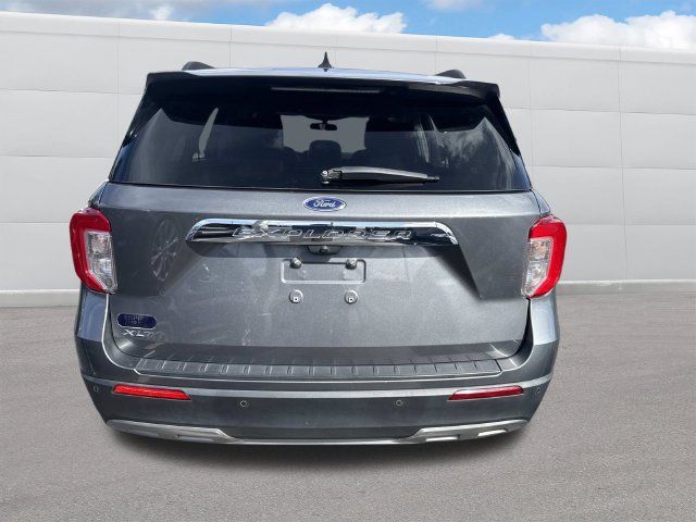 Used 2024 Ford Explorer XLT w/ Equipment Group 202A RWD image 4