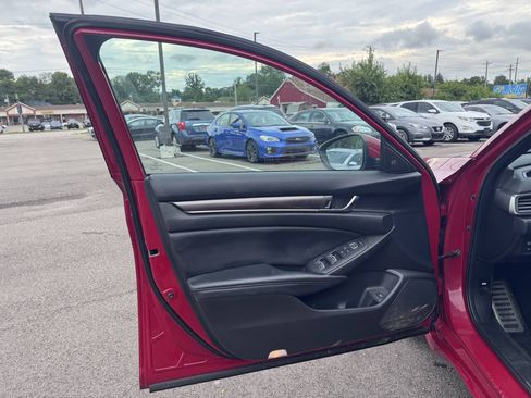 Used 2018 Honda Accord Sport image 11
