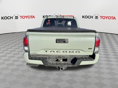Used 2022 Toyota Tacoma TRD Sport image 6