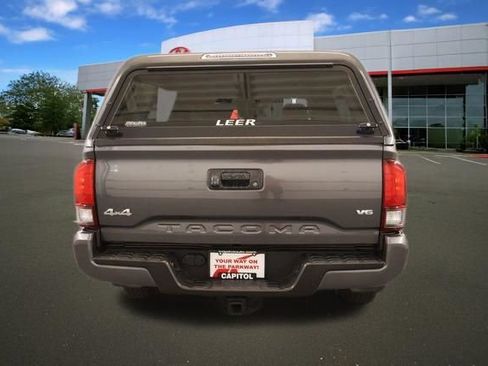 Used 2019 Toyota Tacoma SR5 AWD/4WD image 4