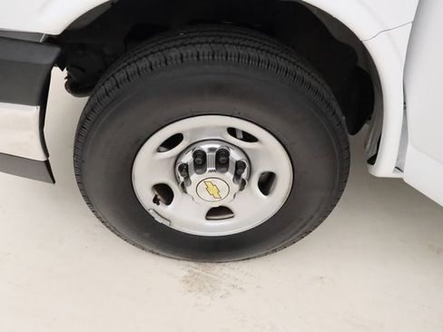 Used 2024 Chevrolet Express 3500 LT w/ LT Preferred Equipment Group image 6