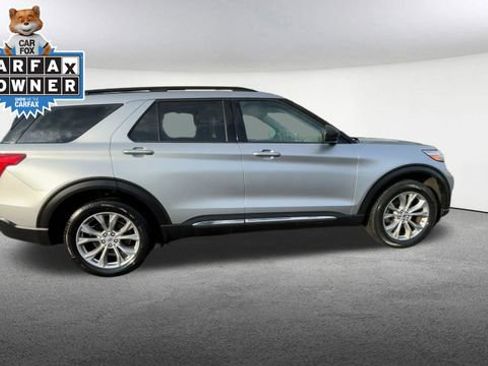 Used 2023 Ford Explorer XLT w/ Equipment Group 202A image 10