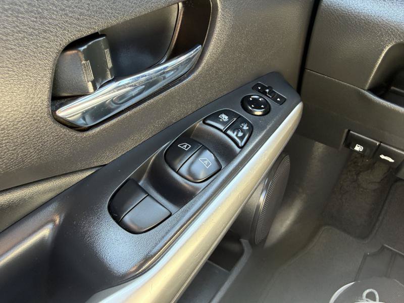 Used 2020 Nissan Kicks SR FWD image 26
