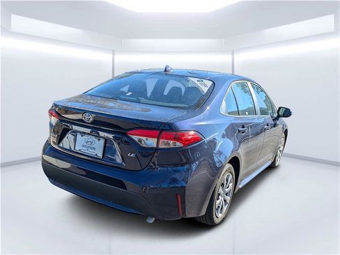 Used 2022 Toyota Corolla LE image 3
