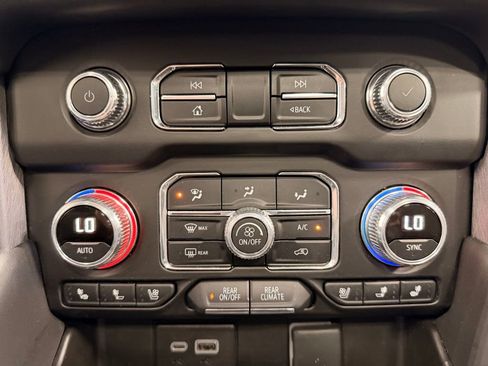 Used 2024 GMC Yukon SLT w/ SLT Premium Package AWD/4WD image 36