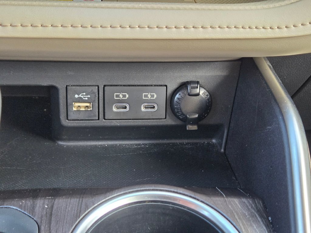 Used 2023 Toyota Highlander Limited FWD image 31
