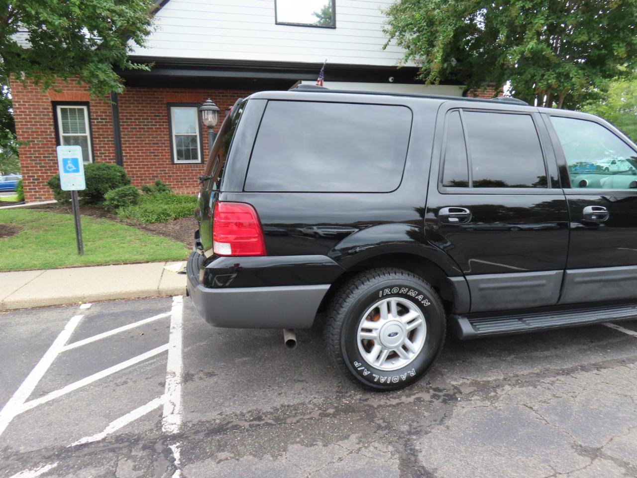 Used 2004 Ford Expedition XLT AWD/4WD image 8