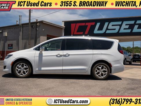Used 2020 Chrysler Pacifica Limited FWD image 2