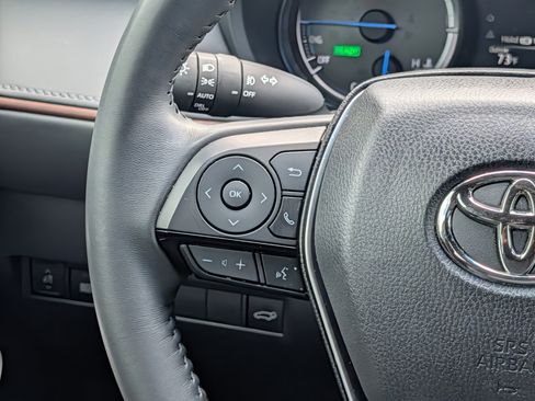 Used 2024 Toyota Venza XLE AWD/4WD image 29