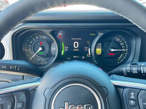 Certified 2025 Jeep Wrangler Unlimited Sahara w/ Safety Group AWD/4WD image 12