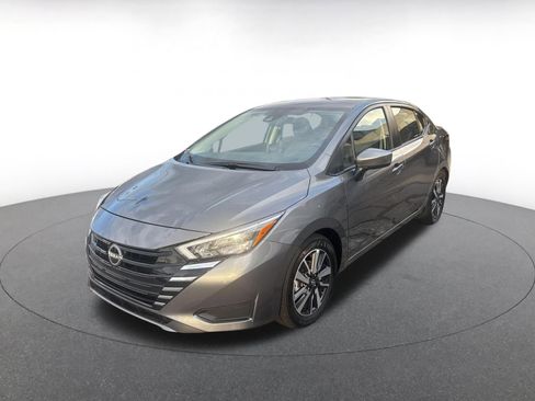 Used 2025 Nissan Versa SV image 7