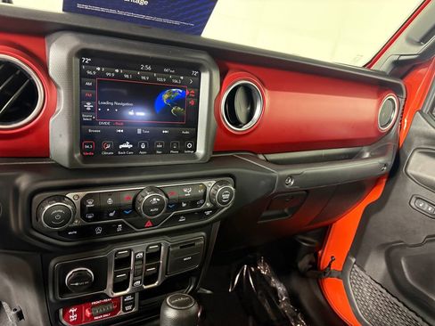 Used 2023 Jeep Gladiator Rubicon w/ Cold Weather Group AWD/4WD image 15