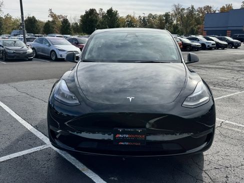 Used 2024 Tesla Model Y 2WD image 3